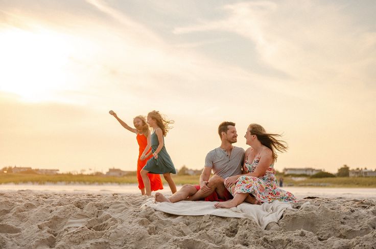 Offering 30 minute beach sessions in Barnegat Light, LBI on Sunday July 27th! My favorite place to shoot 🥹 Only 3 time slots available sunset of course 🤍 Link in highlights!